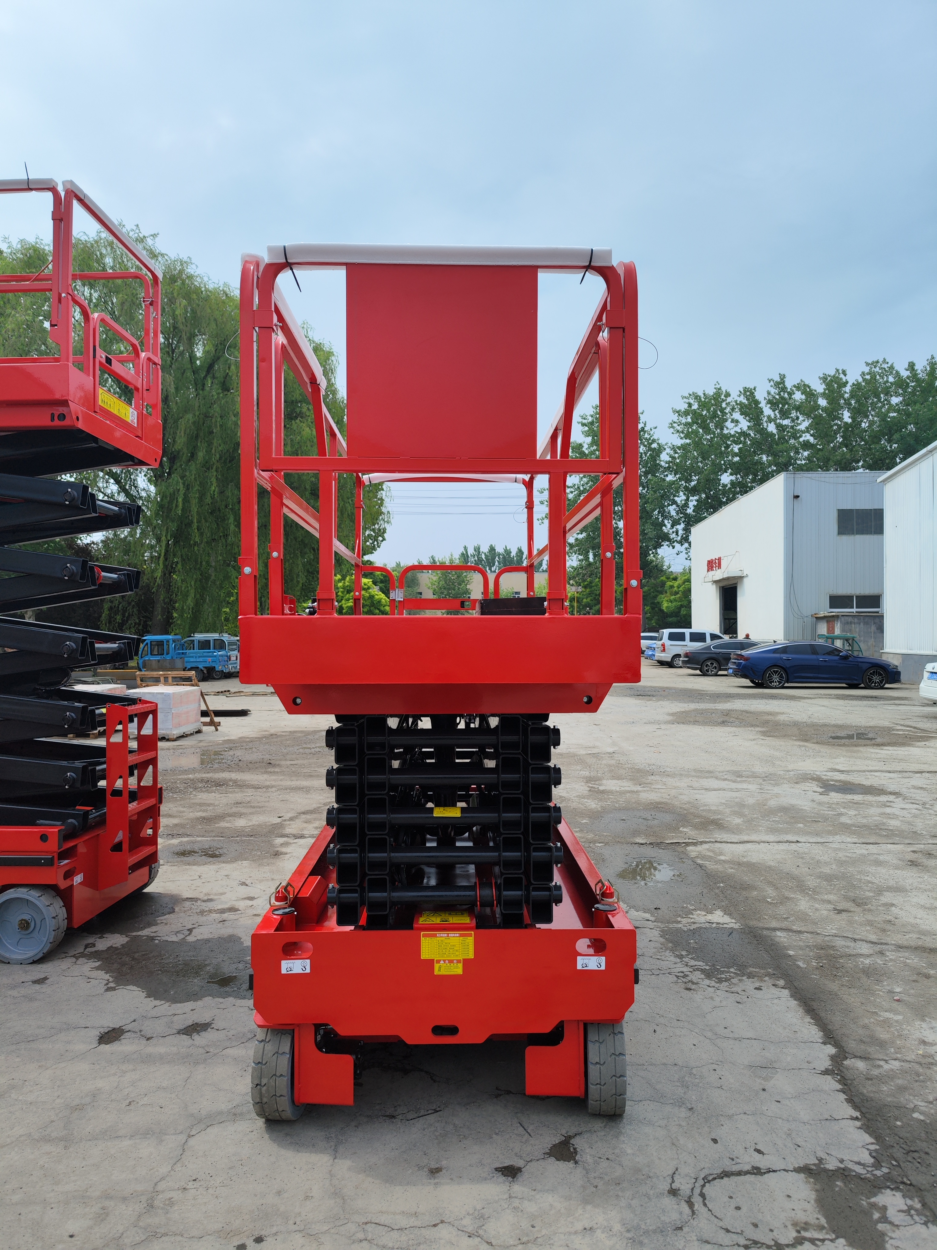 Selvkørende saks Lift (elektrisk arbejdsplatform) FSJY-IV