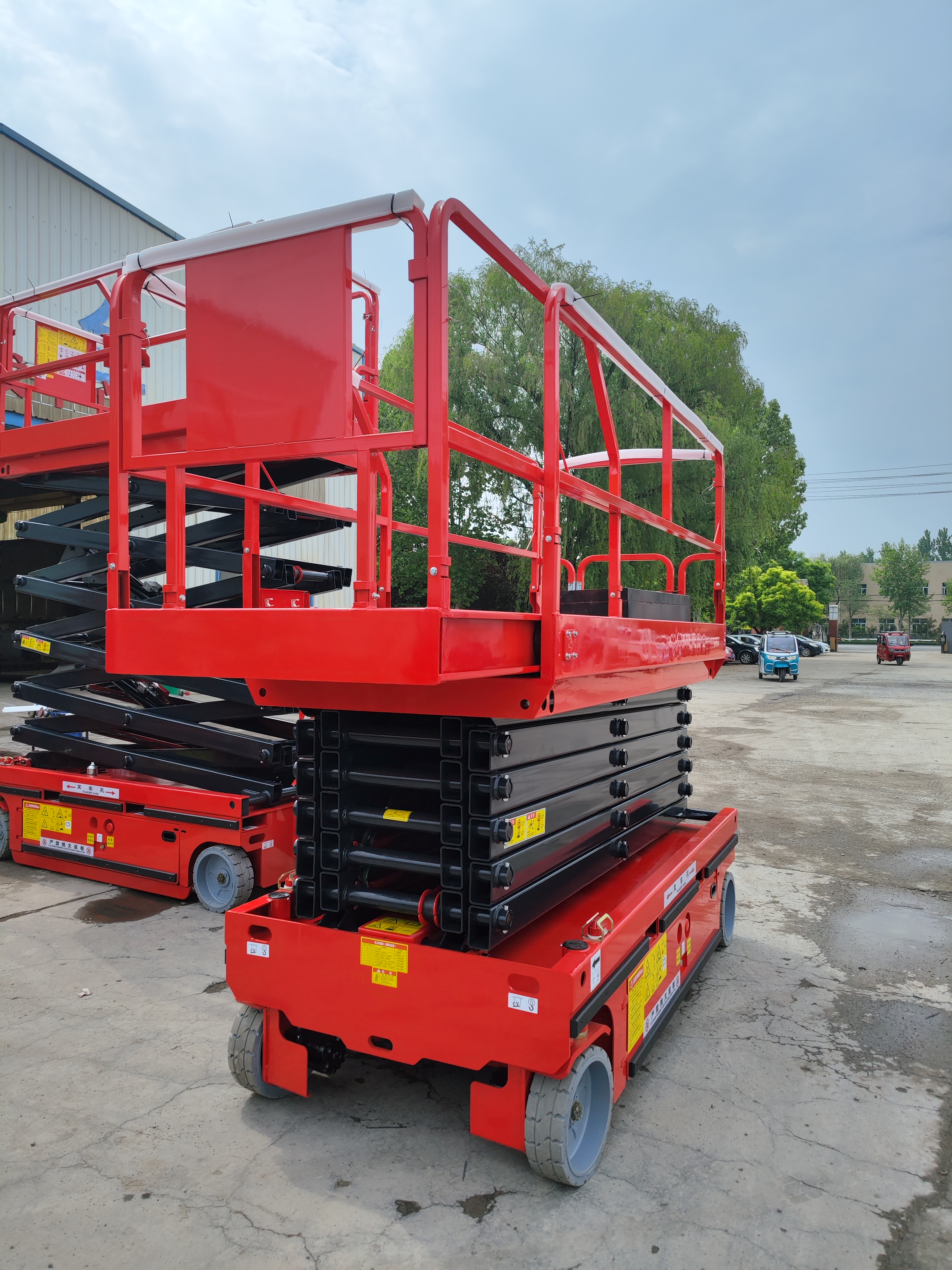 Selvkørende saks Lift (elektrisk arbejdsplatform) FSJY-IV